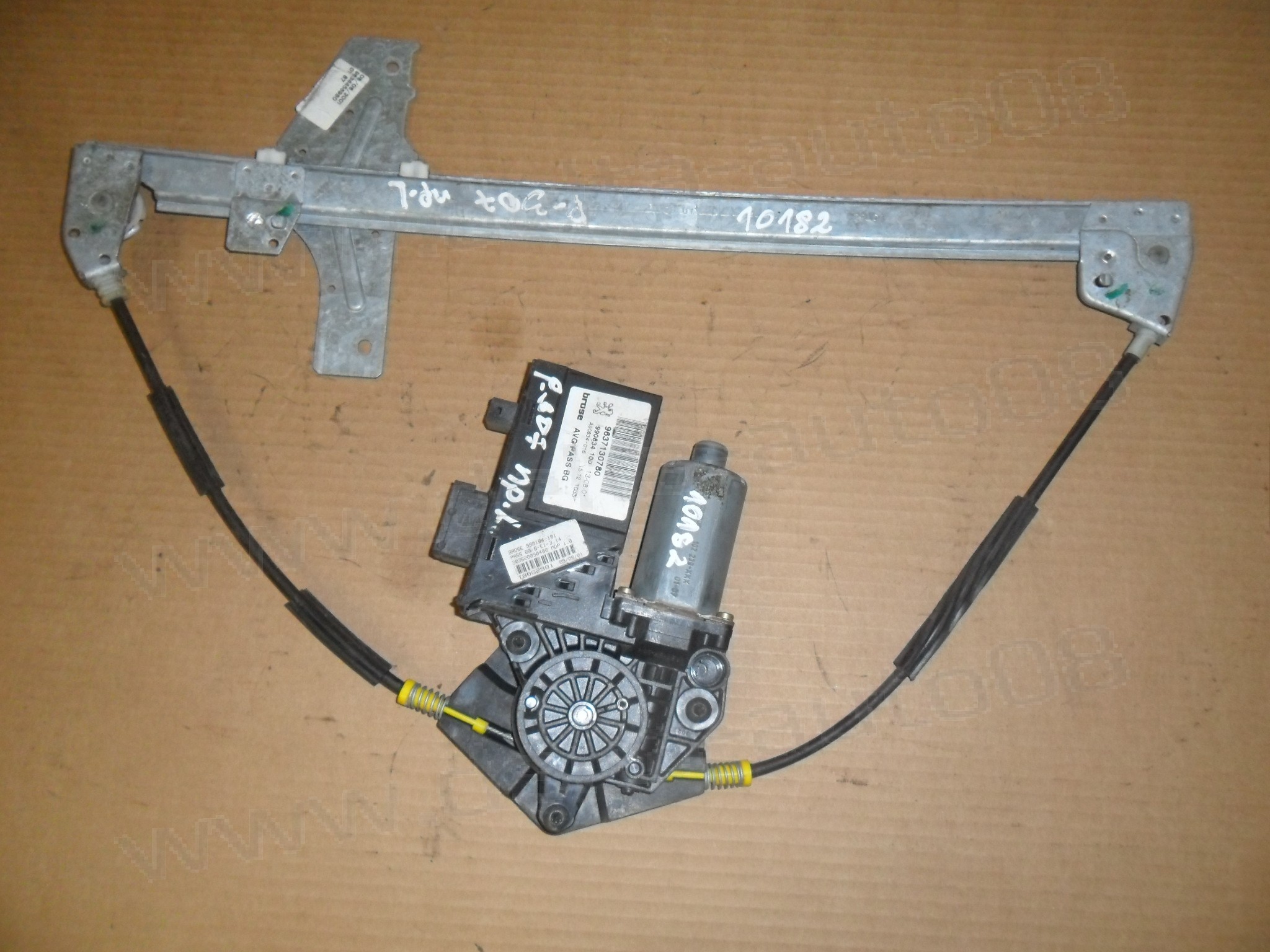 Стъклоповдигач, преден ляв, Peugeot 307, 2000-2008г., 9634456980, 9637130780, 990834-100, 990834100 