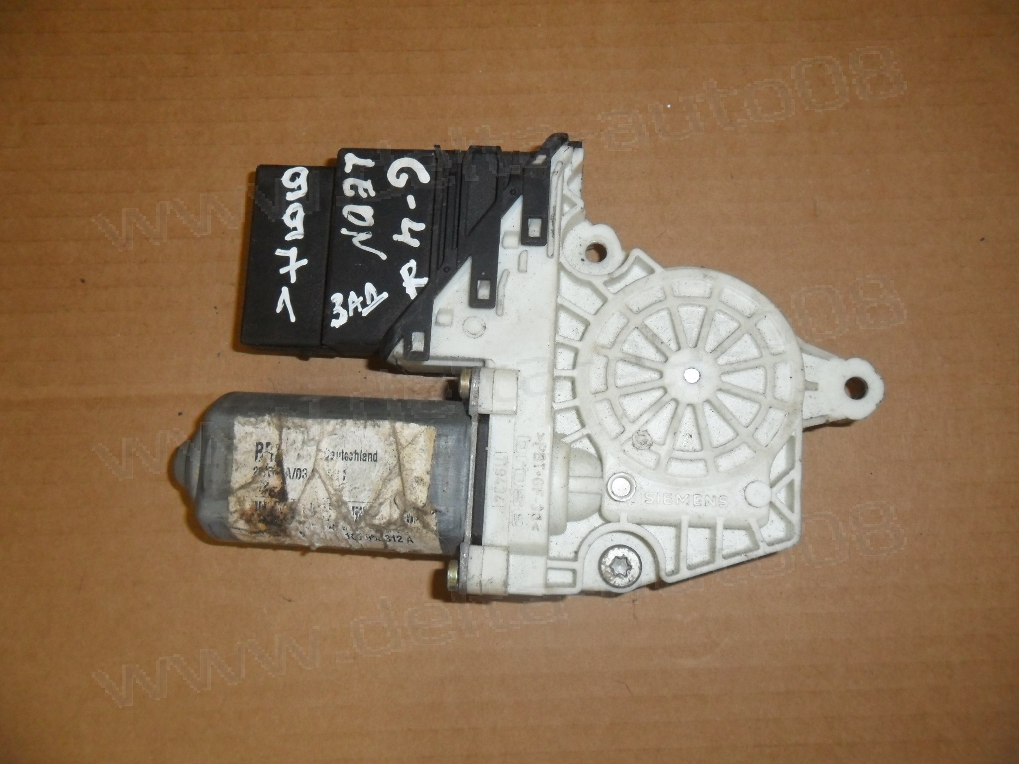 Мотор стъклоповдигач, заден десен, VW Golf IV, Seat Leon, 1997-2005г., 101388-102, 101388102, 1C0 959 812 A, 1C0959801A 