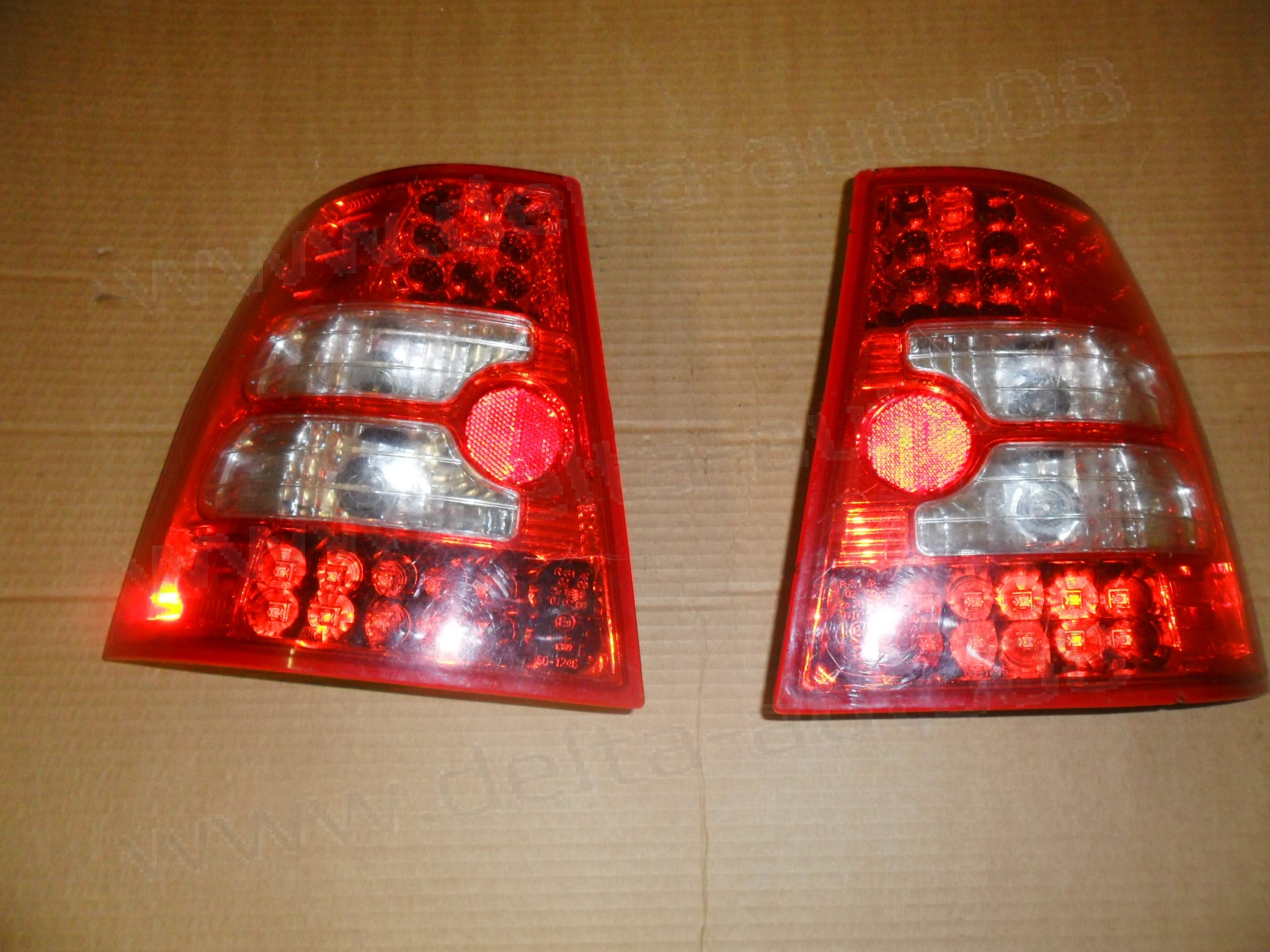 Стоп за VW Golf IV, Bora, 1998-2004г., кристални - комби - комплект, ляв, десен