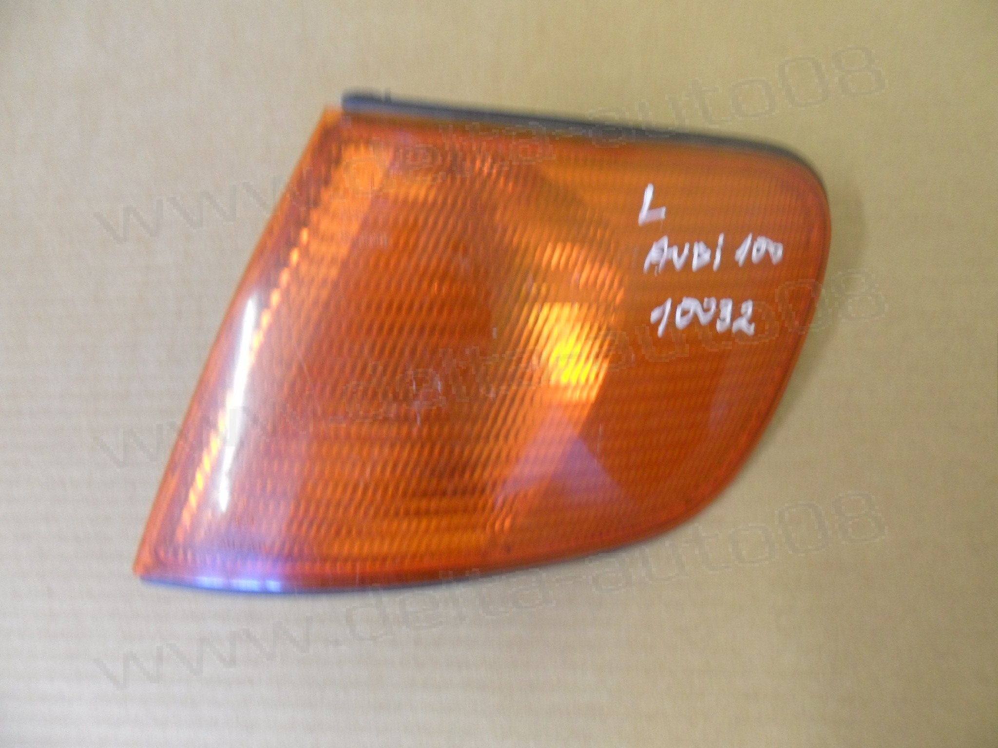 Мигач, ляв, Audi 100, 137983
