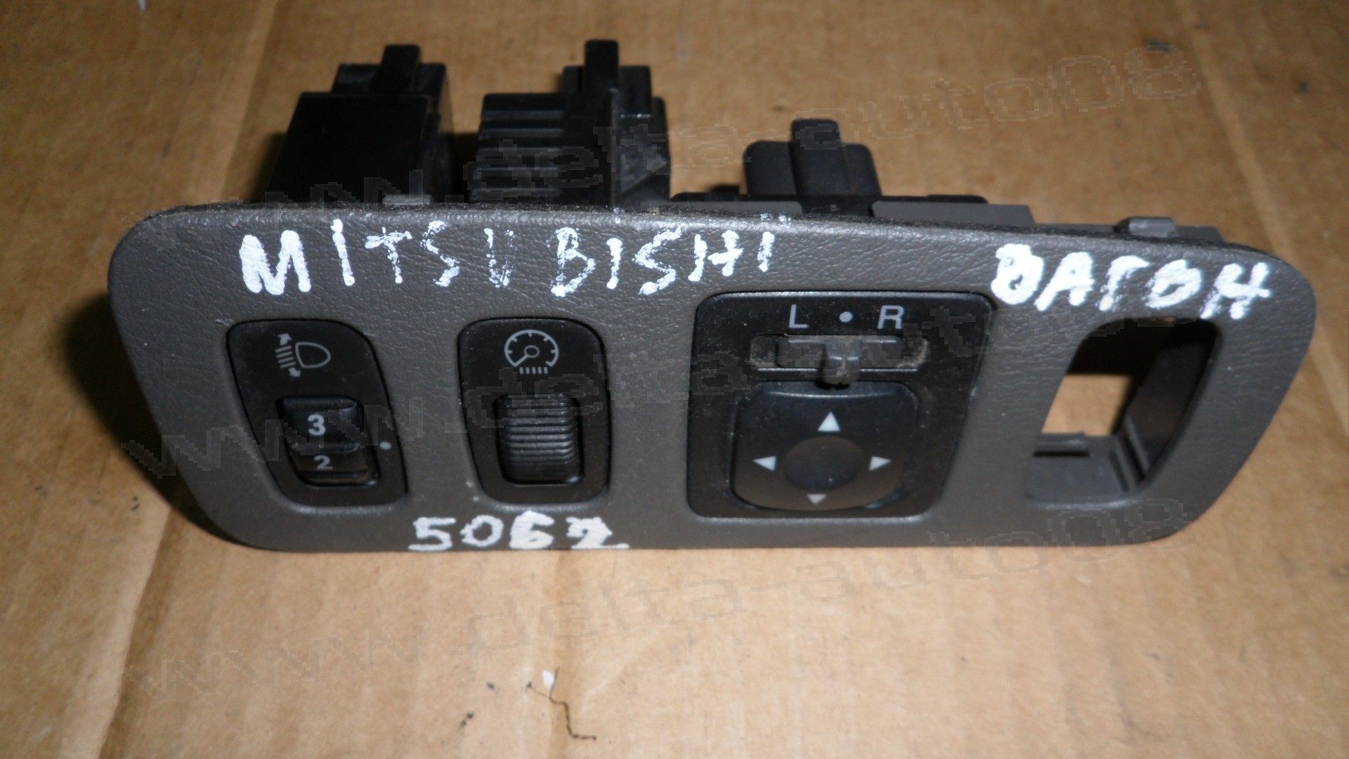 Панел контрол огледала за Mitsubishi Space Wagon 1.8L 2000г., MR320887, MR190956