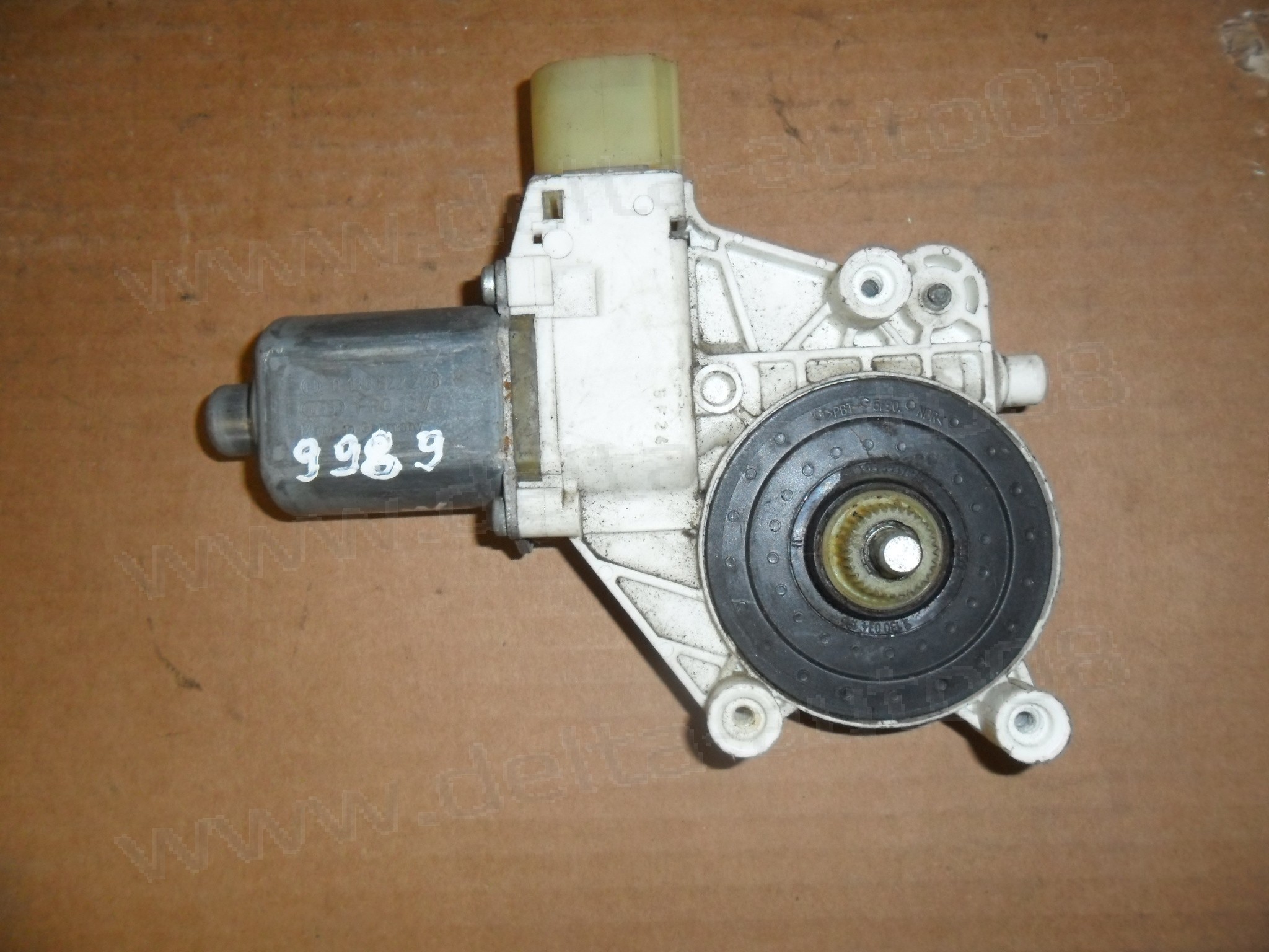 Мотор стъклоповдигач, преден ляв, BMW 1, 3, E81 E87, E90 E91 E93, 0 130 822 226, 0130822226, 6 927 027, 6927027, 996 624-101, 996624-101, 996624101