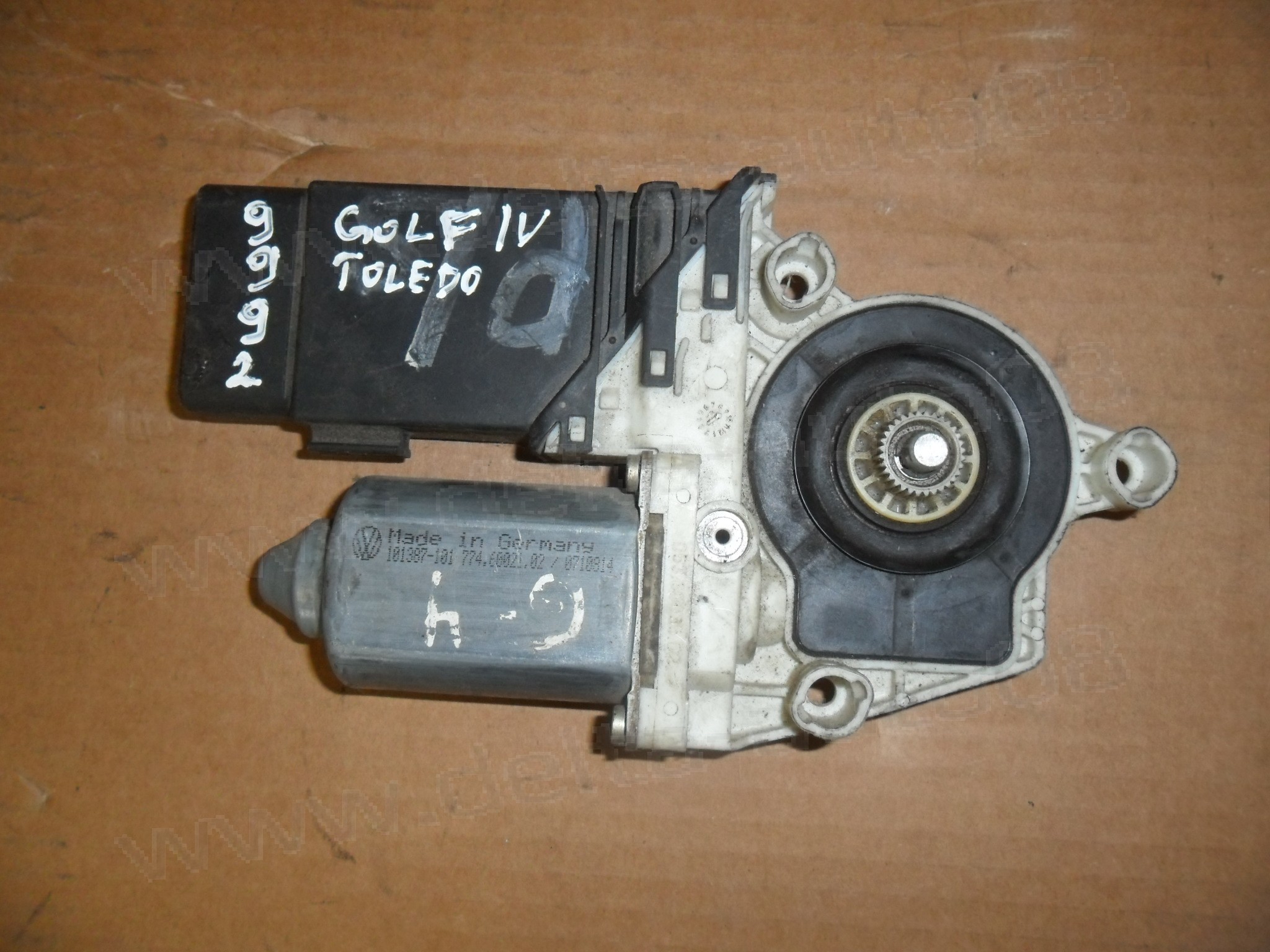 Мотор стъклоповдигач, преден ляв, VW Golf IV, 1999-2006г., Seat Toledo, Ibiza, 2002-2009г., 101435-202, 101435202, 101387-101, 101387101 