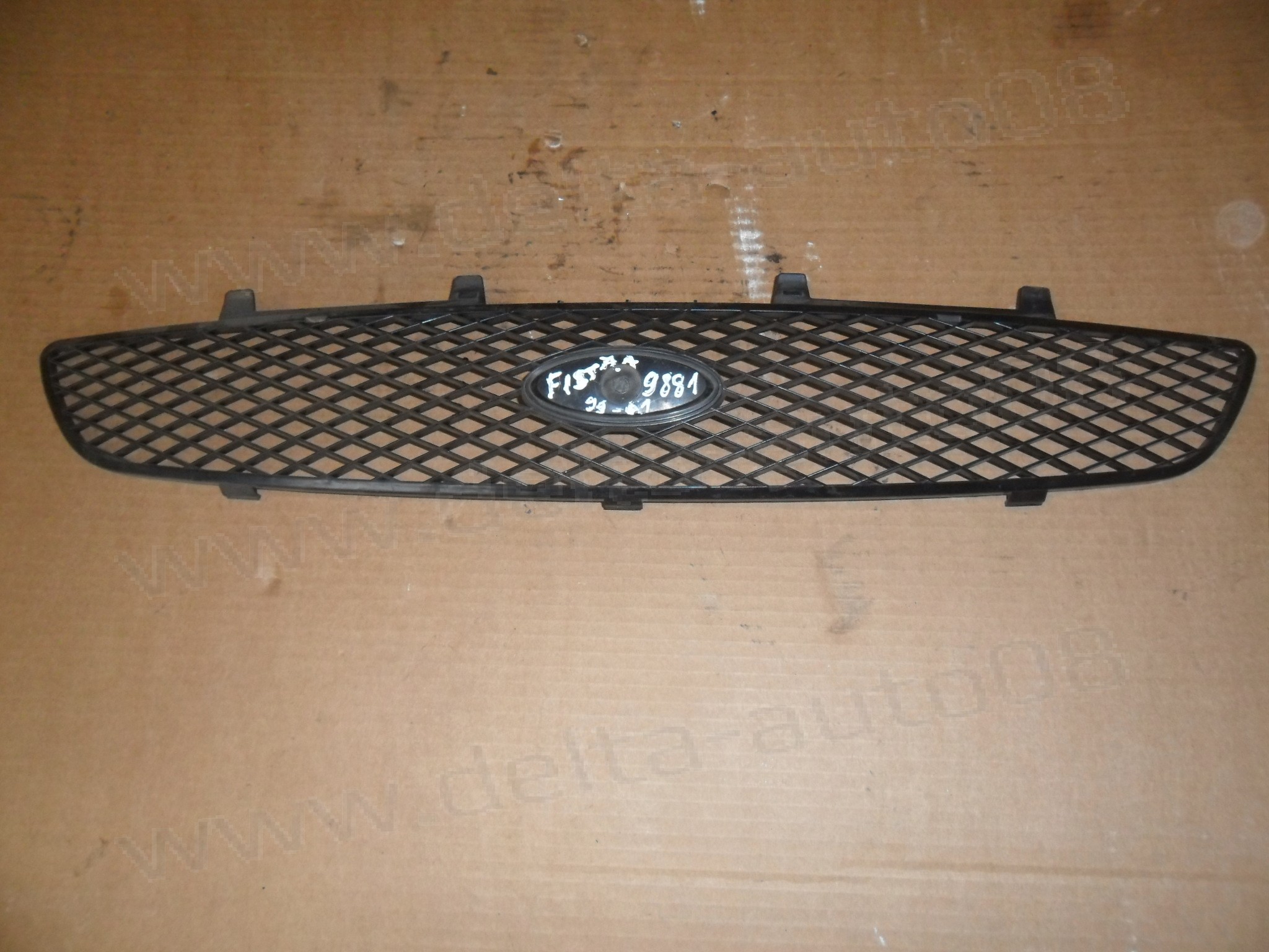 Решетка радиатор за Ford Fiesta IV, 1999-2001г. 