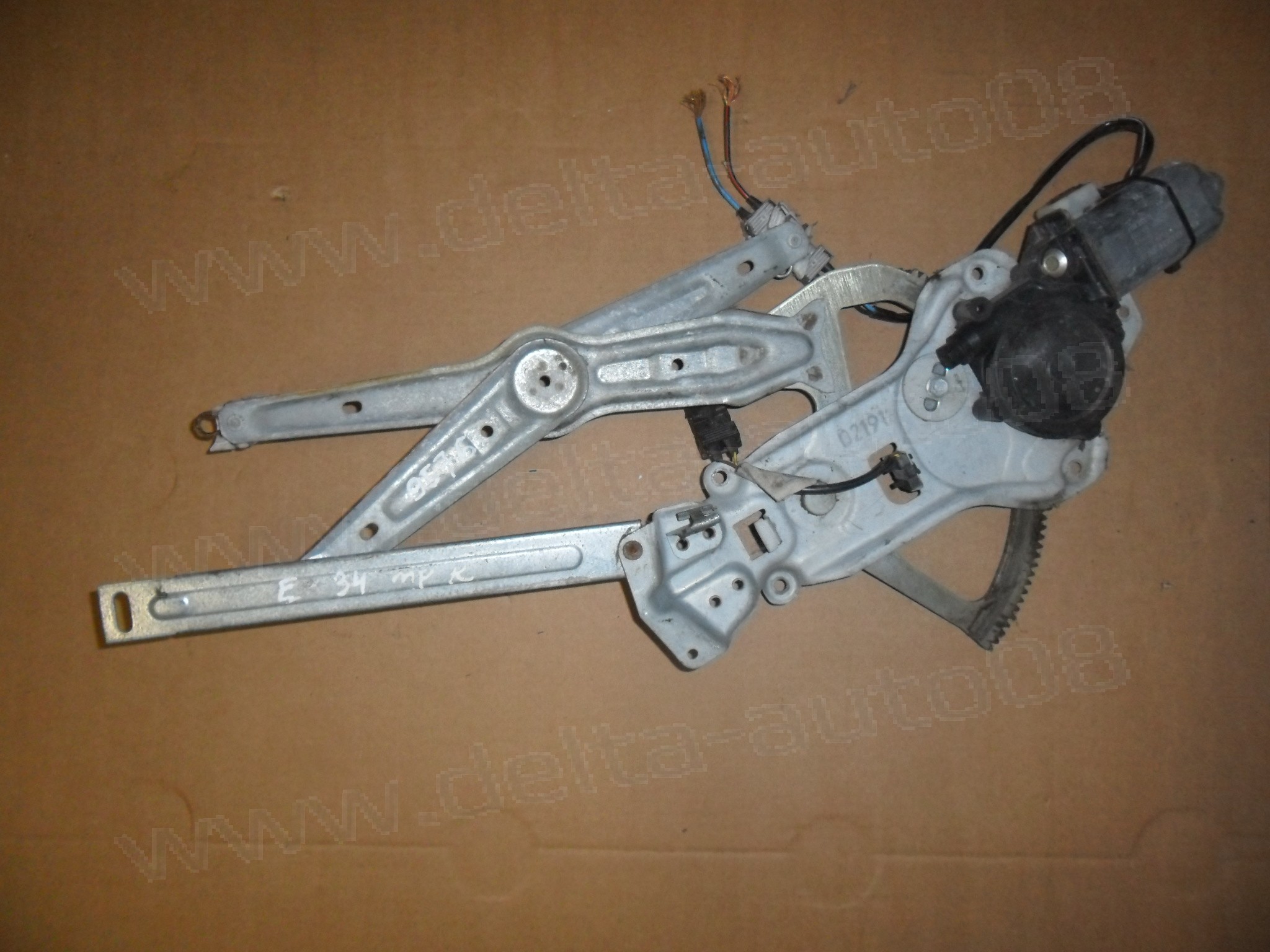 Стъклоповдигач, преден, десен, BMW 5, E34, 1988-1996г., 0 130 821 256, 0130821256, 51.32-1944070.9, 5132-19440709