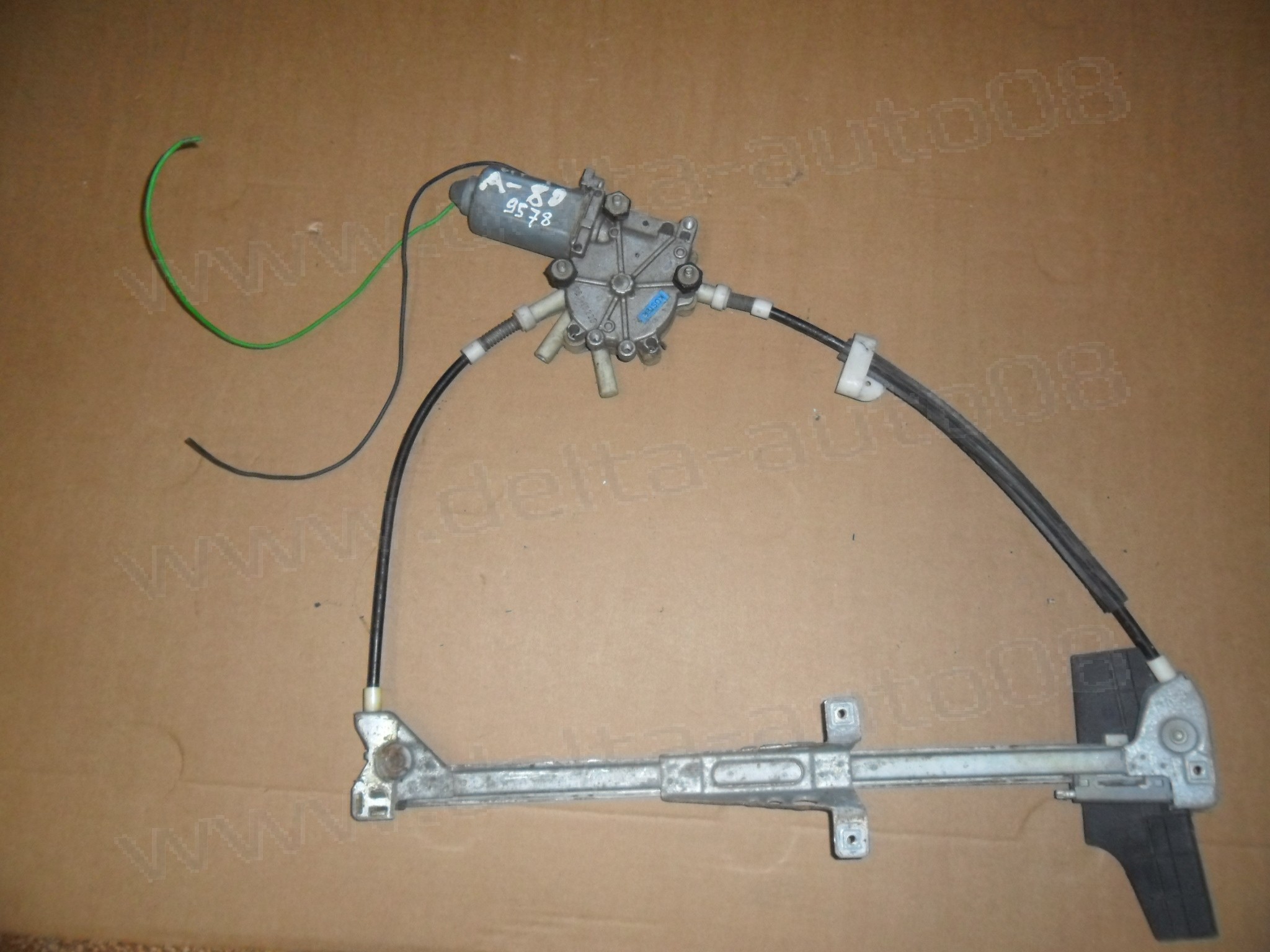 Стъклоповдигач, преден десен, Audi 80, 1986-1991г., 893 959 802 B, 893959802B, Със забележка