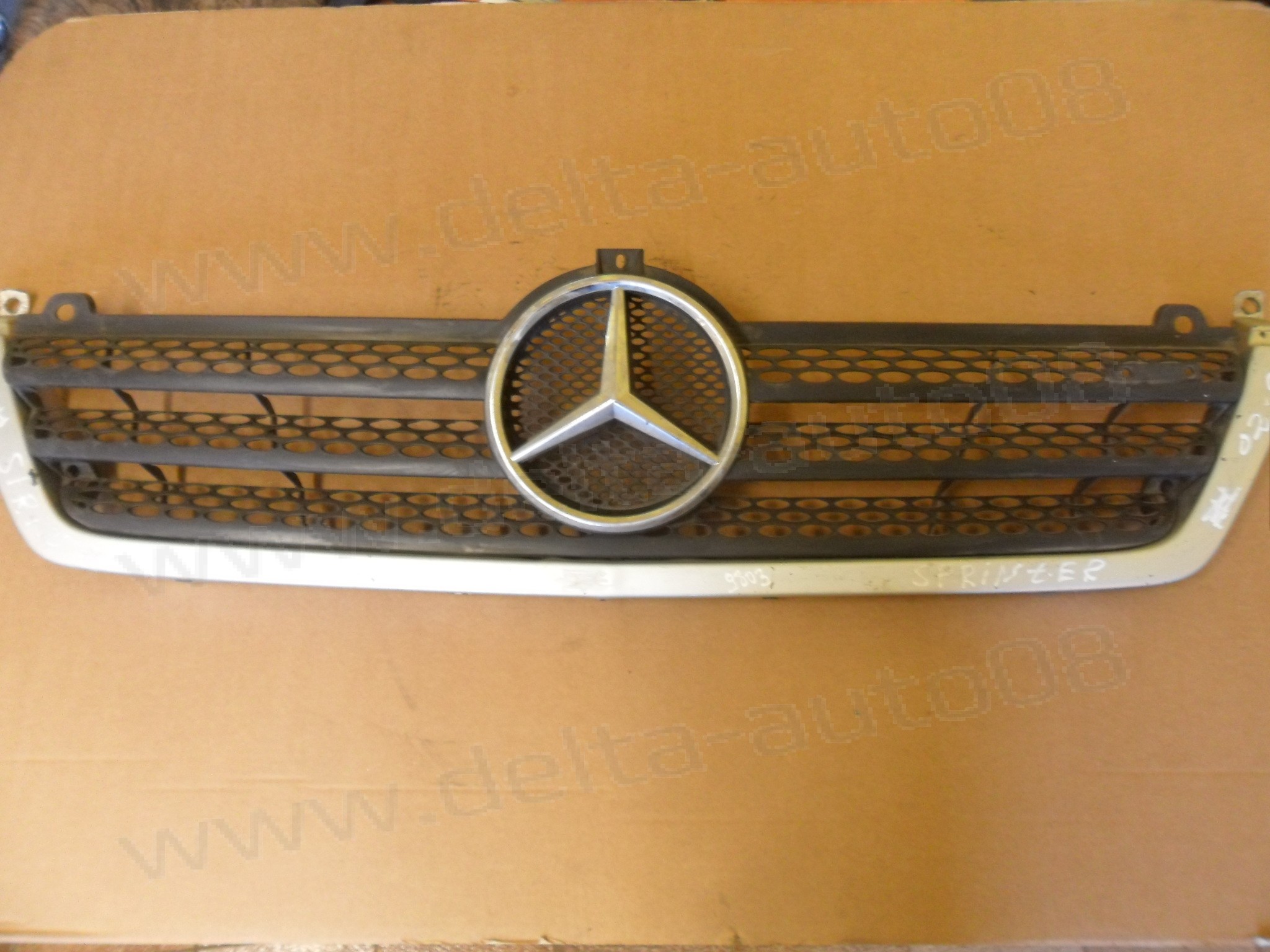 Решетка радиатор за Mercedes Sprinter, W901, W903, 1995-2006г., A 901 880 03 85, A9018800385