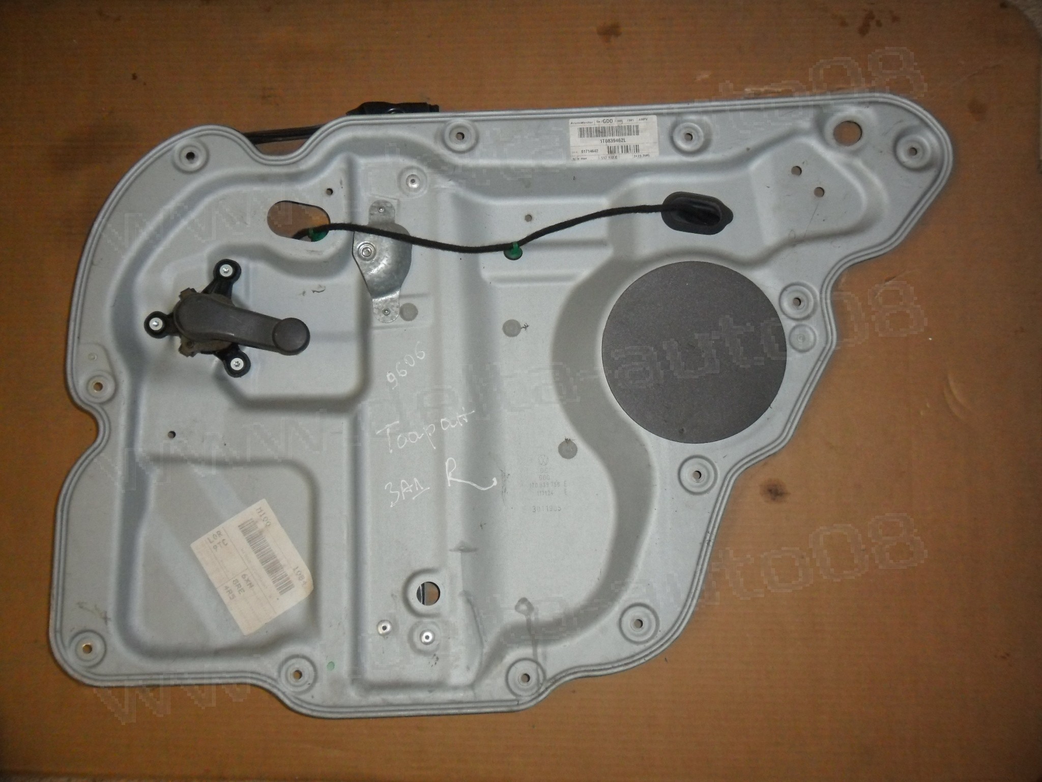 Стъклоповдигач, заден десен за VW Touran, 2003-2006г., 1T0 839 756 E, 1T0839756E, механичен 