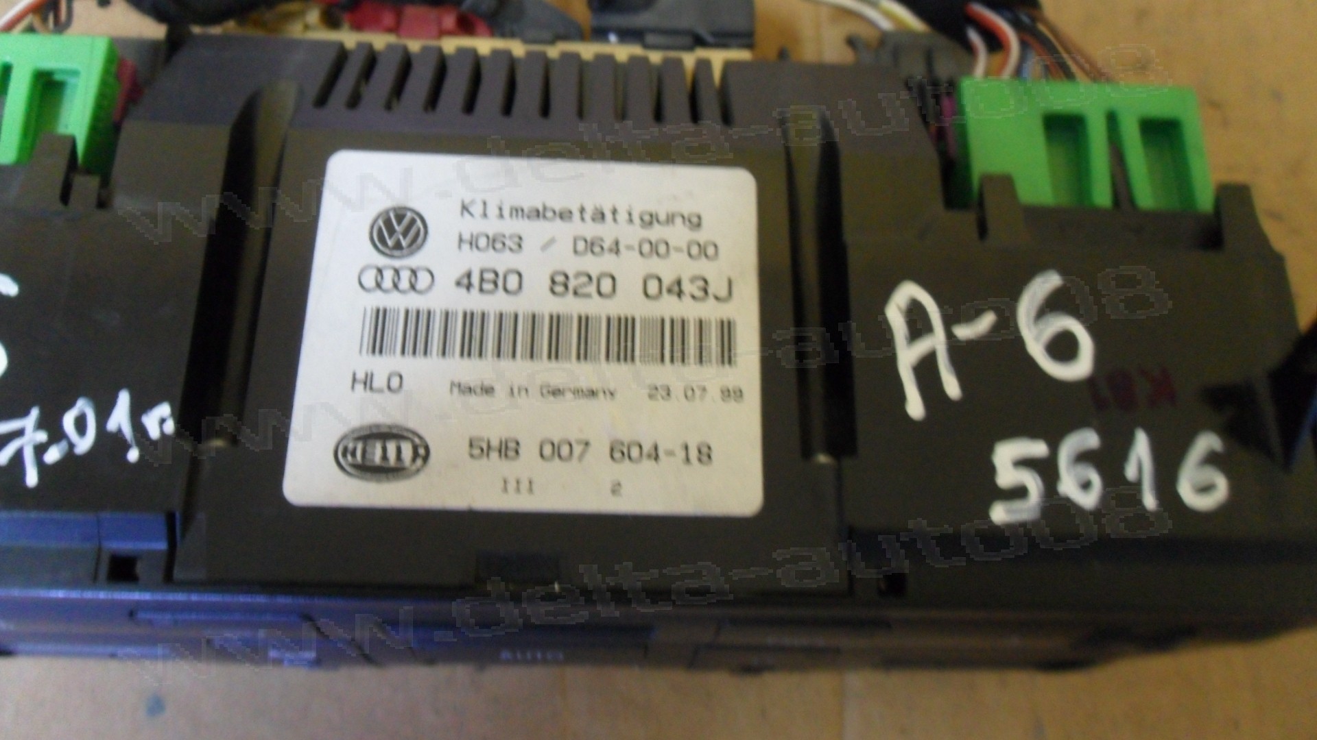 Панел контрол климатроник за Audi A6, 1999-2001г.,  4B0 820 043J, 4B0820043J, 5HB 007 604-18, 5HB00760418